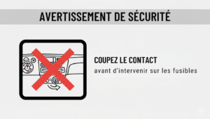 avertissement de sécurité où il est mentionné de toujours couper le contact avant de voir si le fusible de la voiture est grillé